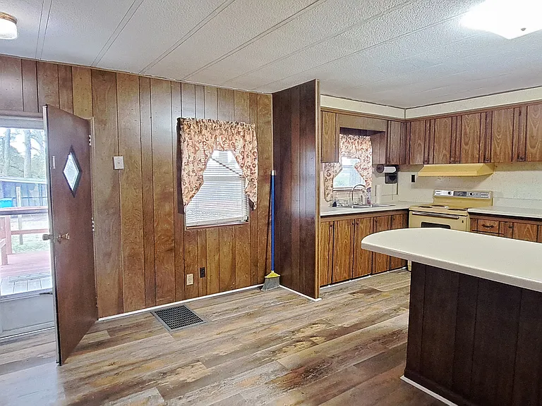 5632 US Highway 70 E — Photo 8