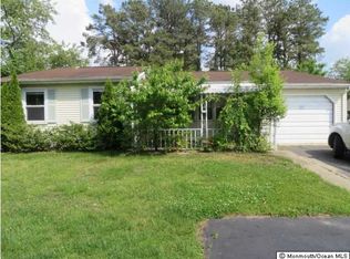 21 Berry Hill Rd, Manchester Township, NJ 08759