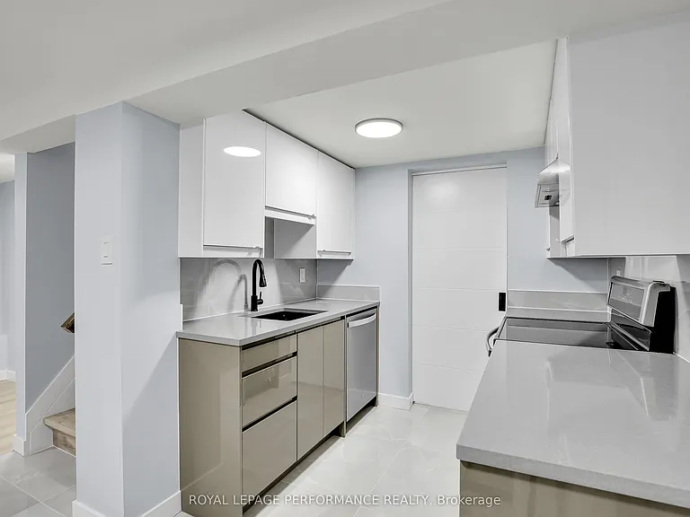 934 Smyth Rd #B — Photo 7