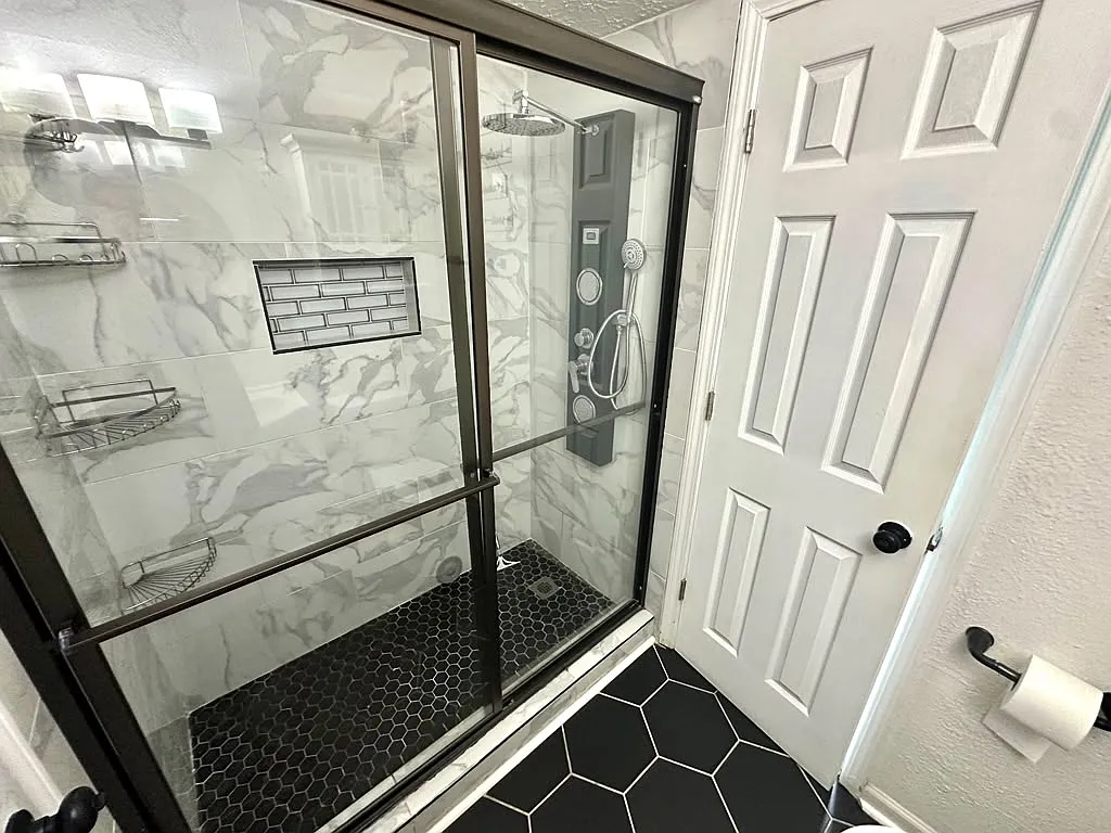 3 bed, 925 sqft, $1,800 — Photo 2