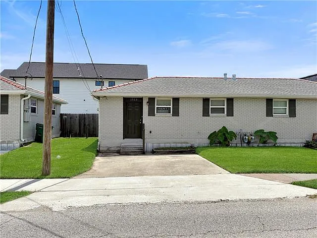 1513 Lake Ave — Photo 2