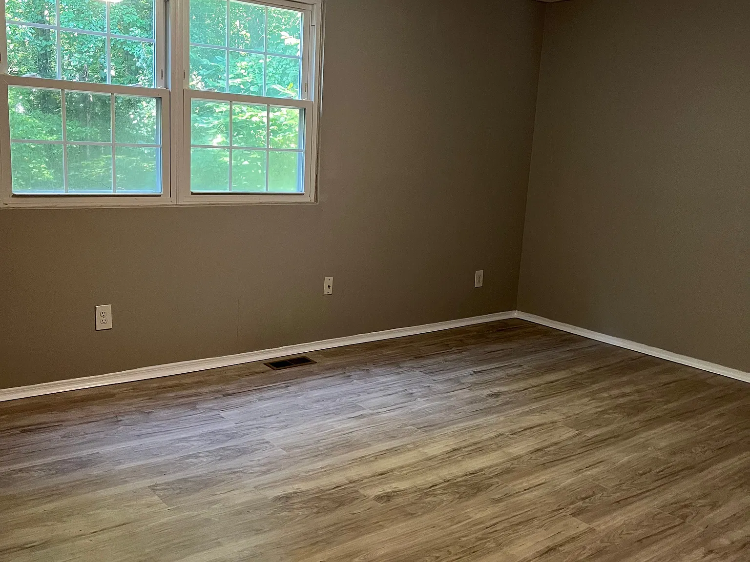 3 bed, 3.0 bath, 1260 sqft, $1,900 — Photo 2