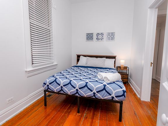 5th image of 2232 W Homer St #1