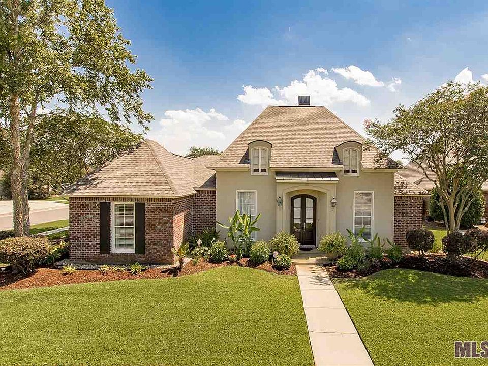 1st image of 18297 Lake Harbor Ln