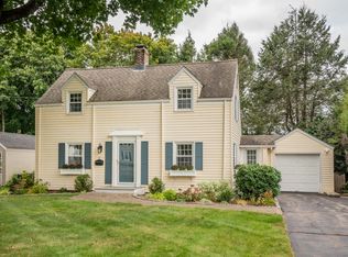 9 Knollwood Rd, West Hartford, CT 06110