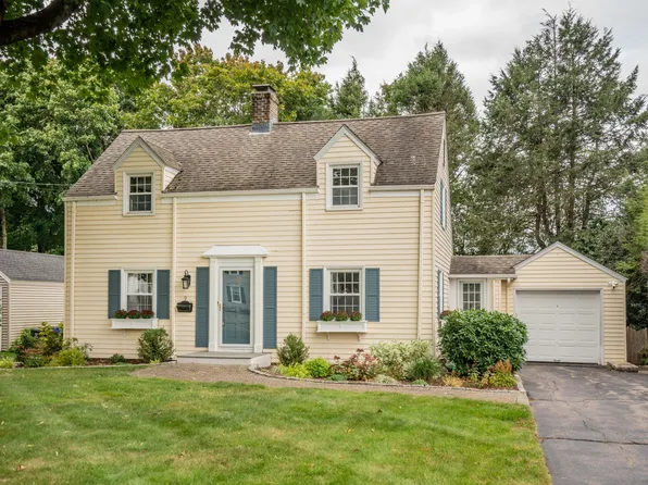9 Knollwood Road, West Hartford, CT 06110