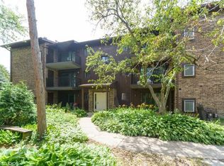 73 Pier Dr APT 201, Westmont, IL 60559