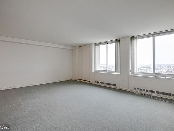 5th image of 604 S Washington Sq APT 3105