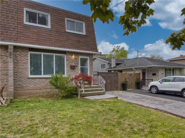 18 Prince Paul Cres, Saint Catharines, ON L2N 3A9