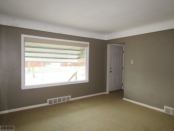 3rd image of 21813 Downing St