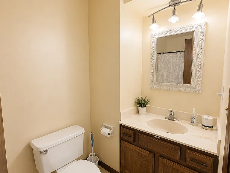 Full bath with shower/tub