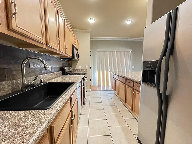 2549 Country Club Dr — Photo 5