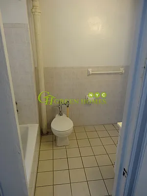 Rented by Green Home NY Realty LLC | media 23