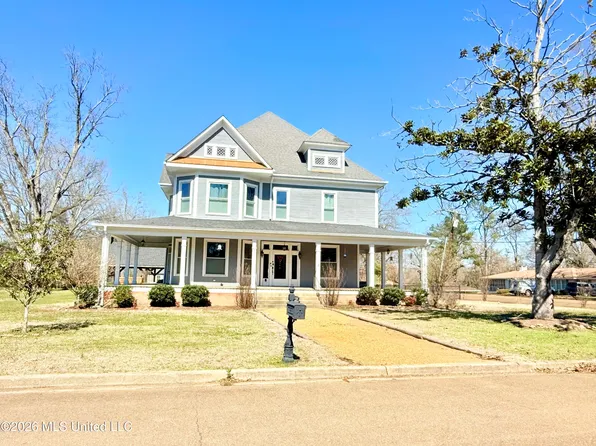 318 W Chestnut St, Charleston, MS 38921