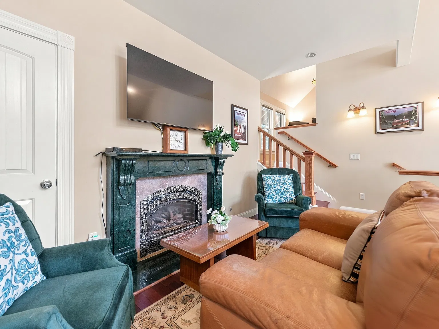 4 bed, 2244 sqft, $4,400 — Photo 3