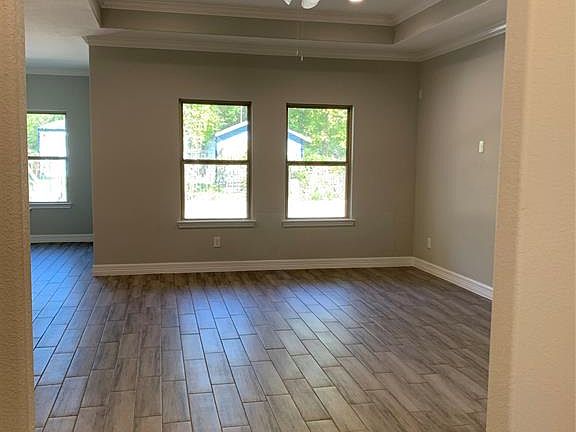 3rd image of 2470 Cliffdale Ave