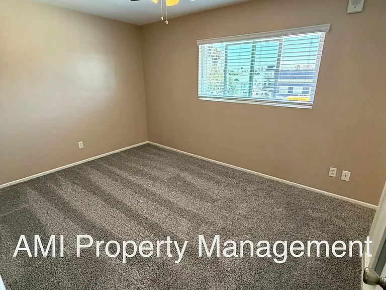One Bedroom Close to Downtown! — Photo 9