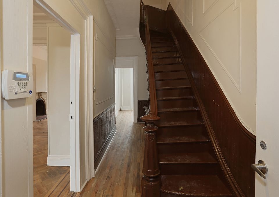 2nd image of 292X Putnam Ave