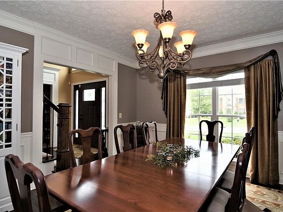 4th image of 385 Brentwood Blvd