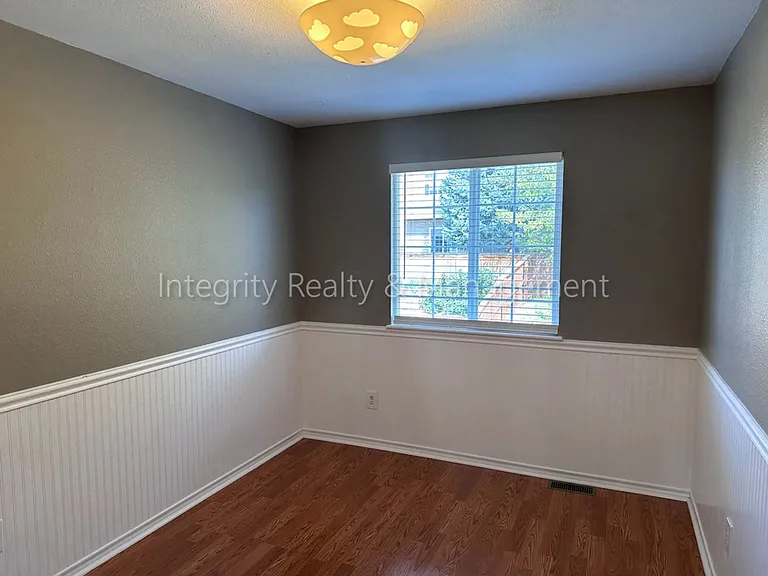 1041 Laurenwood Ln — Photo 37