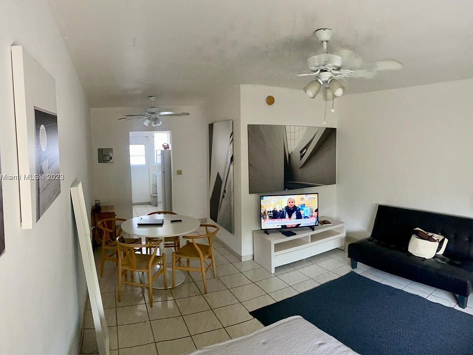 1st image of 542 Euclid Ave APT 11