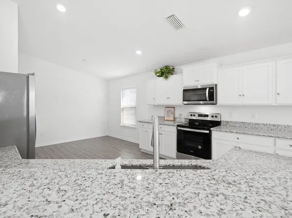 146 Old Canoe Ln, Freeport, FL 32439