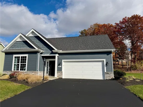 101 Edgewood Dr, Evans City, PA 16033