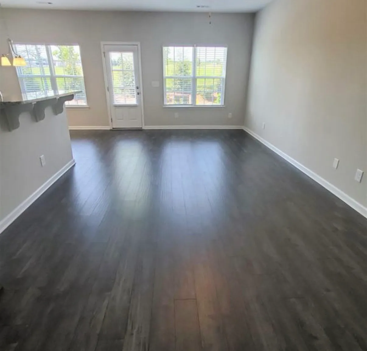 3 bed, 2.5 bath, 1454 sqft, $2,000 — Photo 2