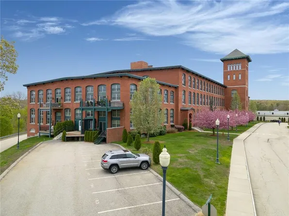 1 Tupperware Dr Unit 210, North Smithfield, RI 02896