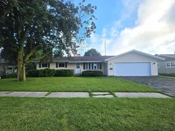 904 Pleasant Ave, Waupun, WI 53963