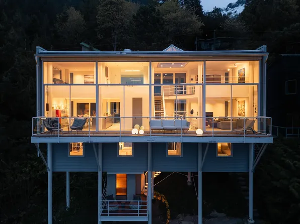 90 Isleview Pl, Lions Bay, BC V0N 2E0