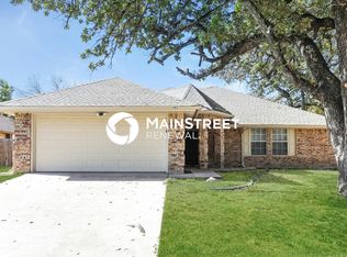 703 Timberoaks Dr, Azle, TX 76020