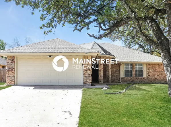703 Timberoaks Dr, Azle, TX 76020