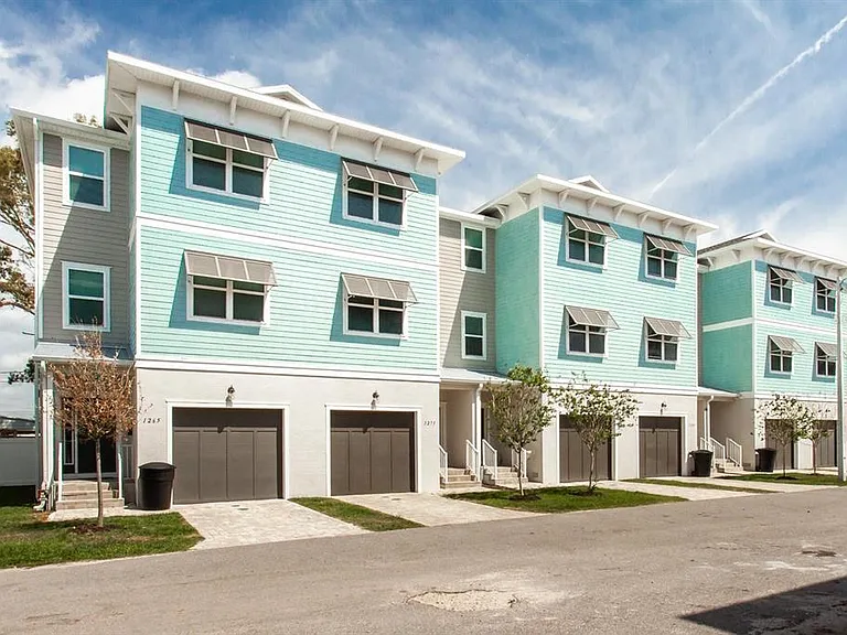 1273 Savona Dr NE — Photo 1