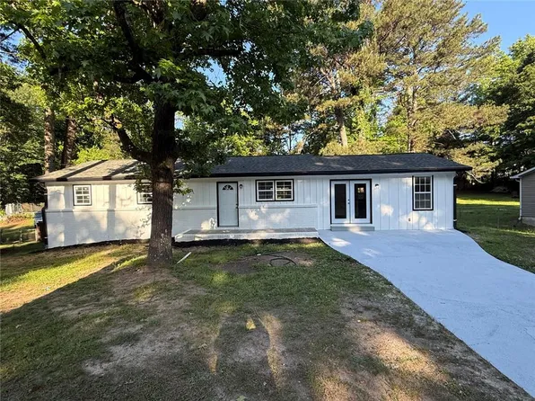 8591 Chestnut Ln, Lithia Springs, GA 30122