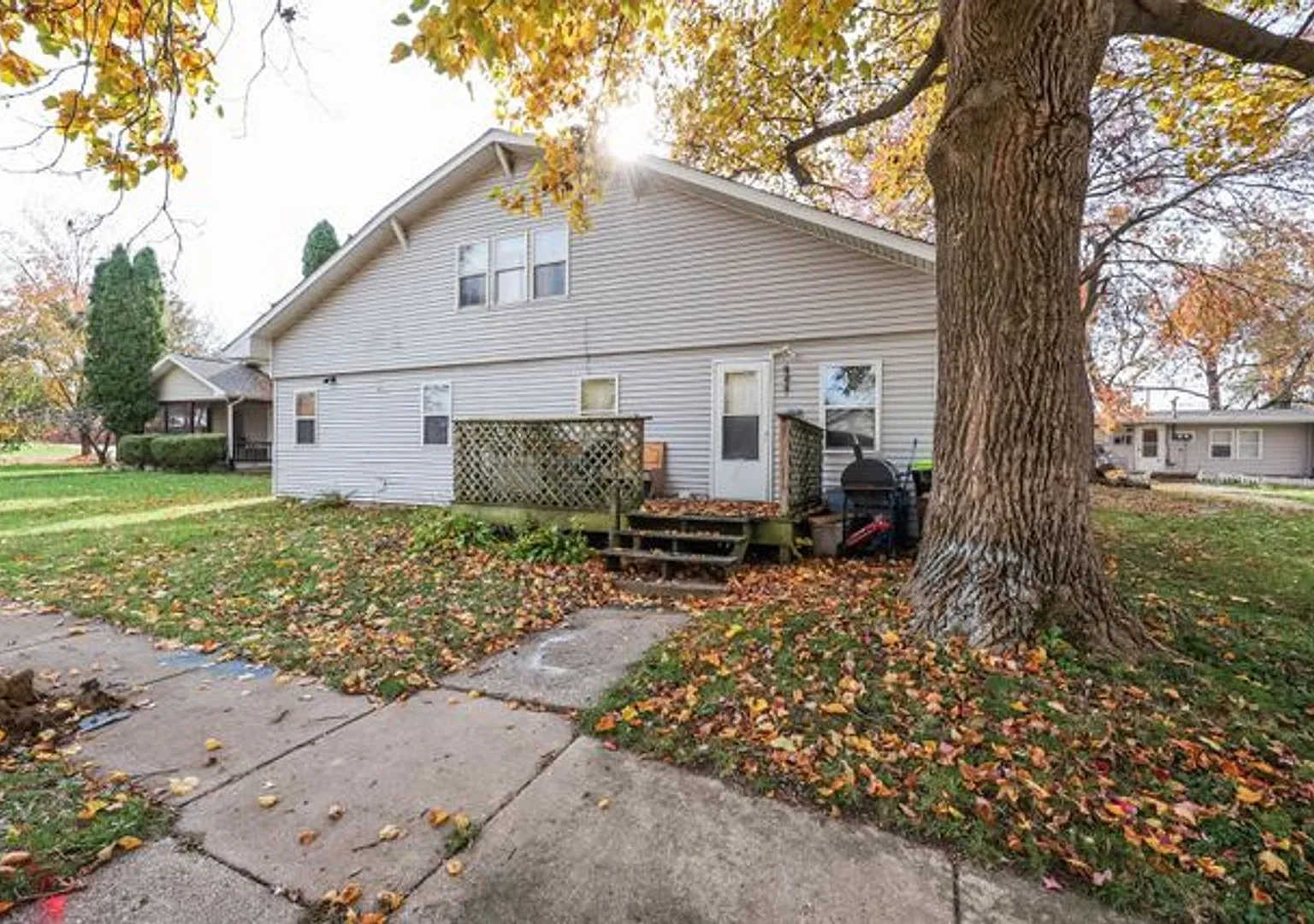 809 E Park St — Photo 1