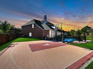 13801 Greenblade Dr, Pearland, TX 77584