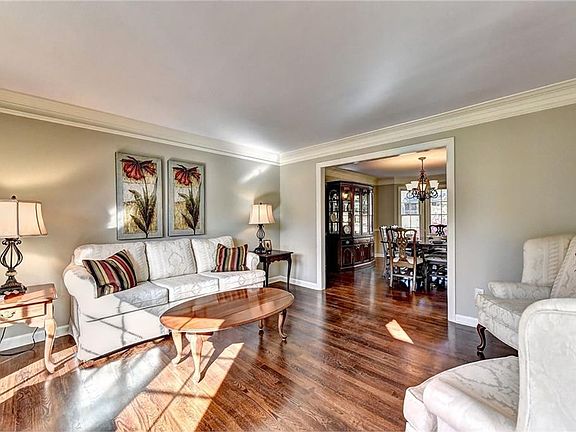 4th image of 375 Rosalie Ct