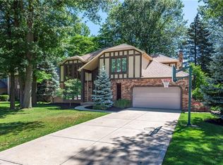1777 Holdens Arbor Run, Westlake, OH 44145