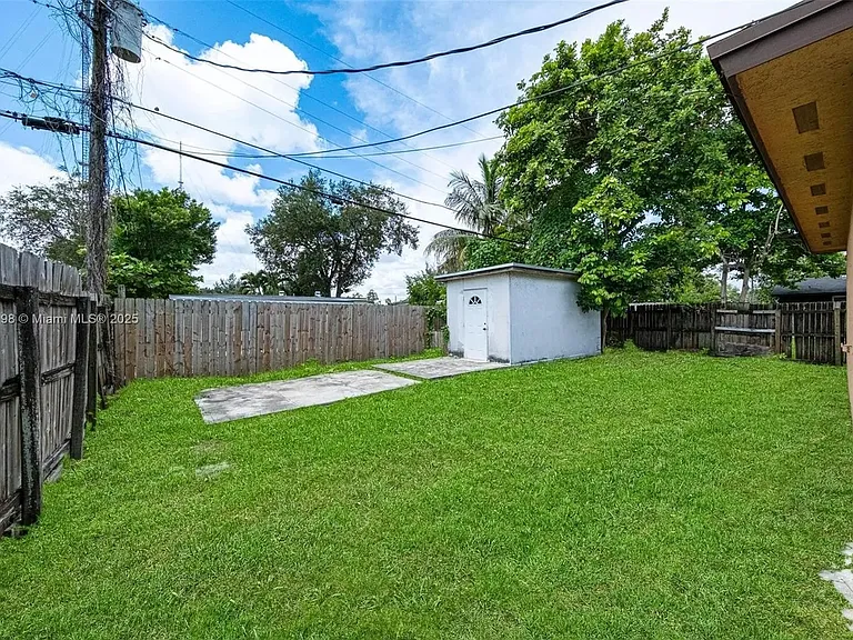 6124 SW 39th St — Photo 33