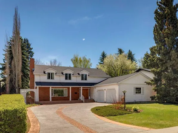 1207 NW Baldwin Cres SW, Calgary, AB T2V 2B6