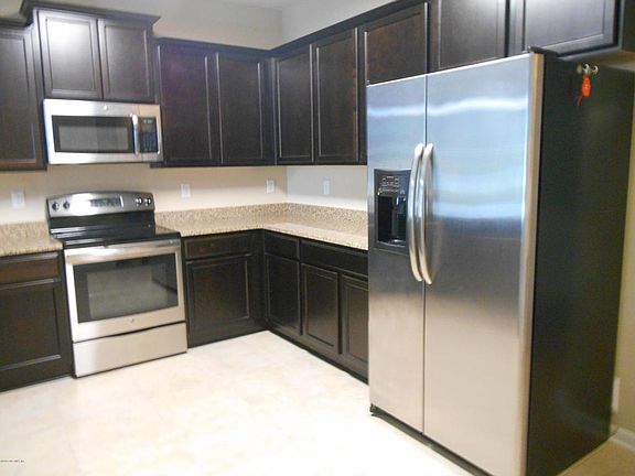 3rd image of 15840 Lexington Park Blvd
