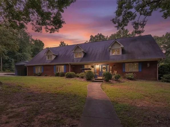 205 High Point Forest Dr, Covington, GA 30016