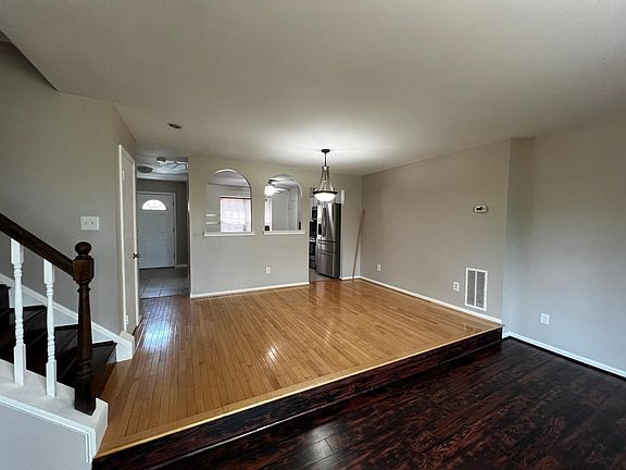 4th image of 8366 Stationhouse Ct