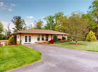 124 Avondale Rd, Mount Airy, NC 27030