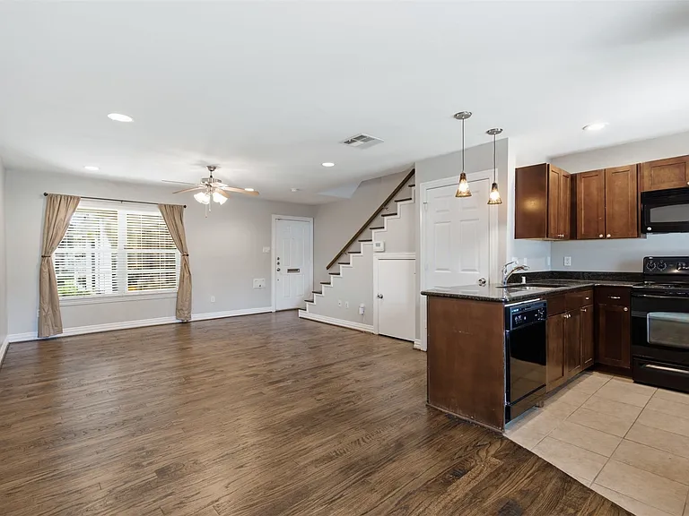 4734A Bradford Dr — Photo 10