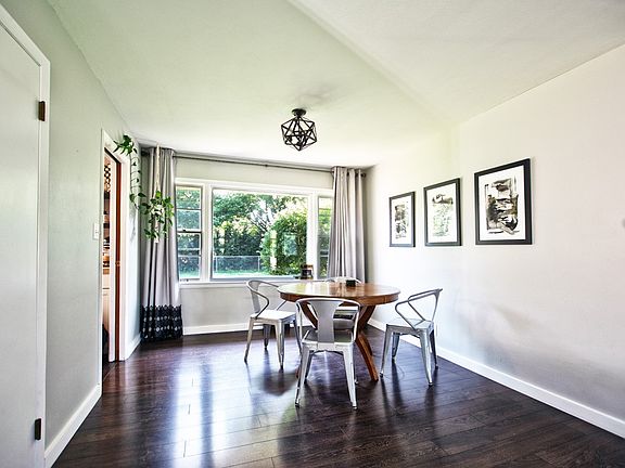 4th image of 55728 Riverdale Dr