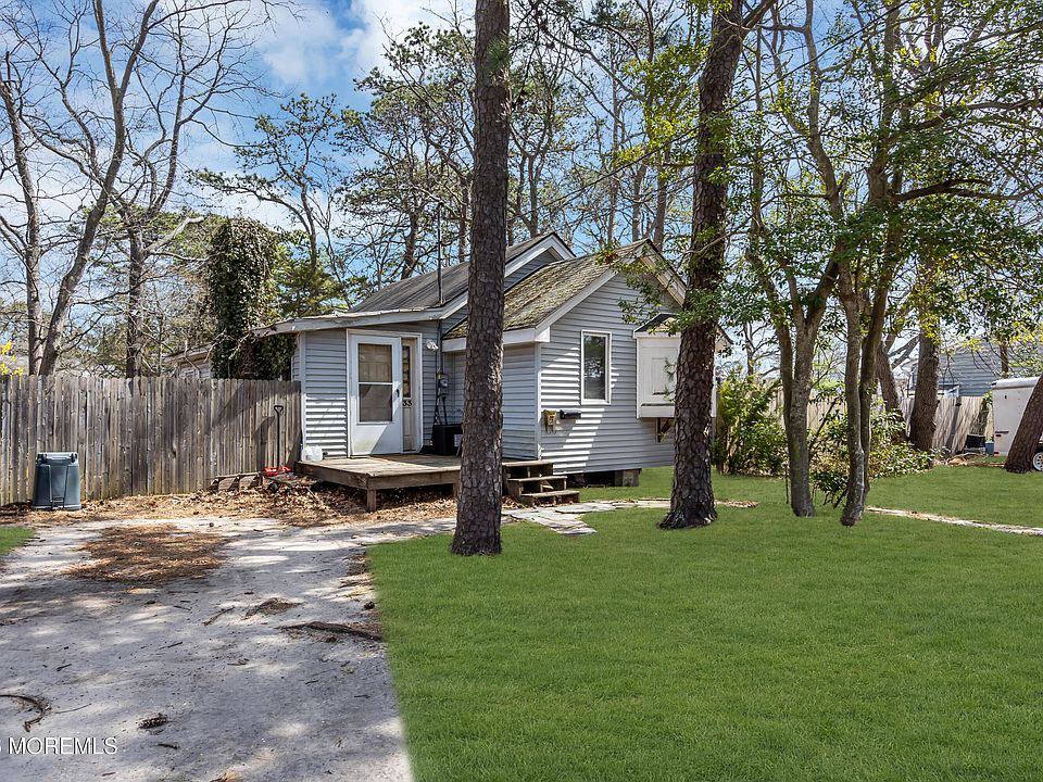 1st image of 33 Wintergreen Avenue