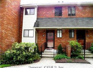13 Danforth Ln, West Hartford, CT 06110