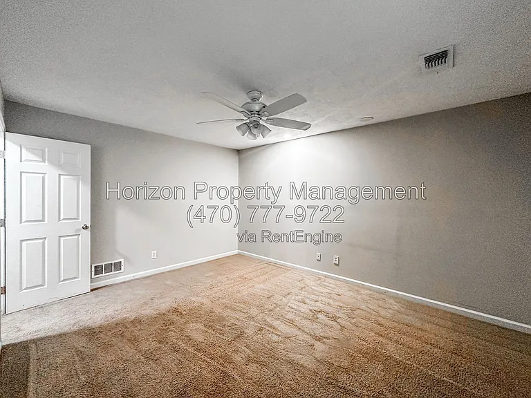4925 Farmstead Ct NE — Photo 12